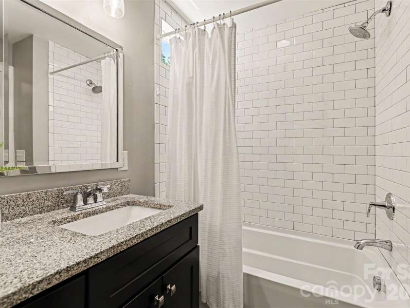 2612 Roslyn Avenue, Charlotte, NC 28208.  MLS# CAR4412729, YatesRealty ID 33248. 