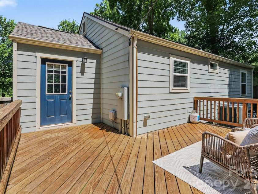 2612 Roslyn Avenue, Charlotte, NC 28208.  MLS# CAR4412729, YatesRealty ID 33248. 