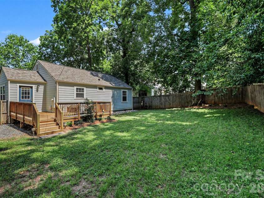 2612 Roslyn Avenue, Charlotte, NC 28208.  MLS# CAR4412729, YatesRealty ID 33248. 