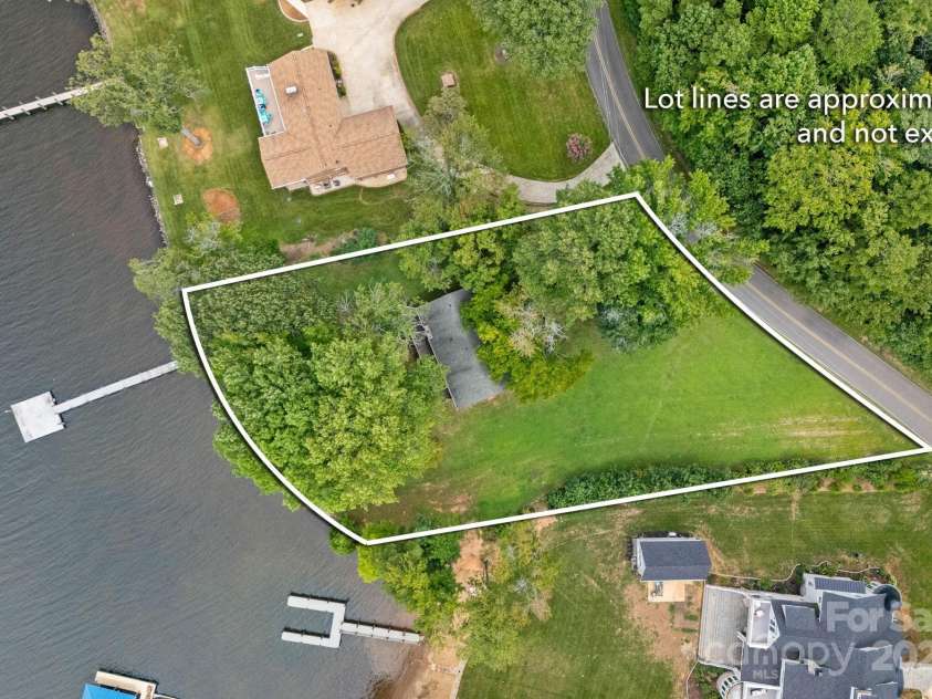 346 Lakeview Shores Loop, Mooresville, NC 28117.  MLS# CAR4293141, YatesRealty ID 33249. 