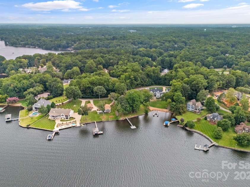 346 Lakeview Shores Loop, Mooresville, NC 28117.  MLS# CAR4293141, YatesRealty ID 33249. 