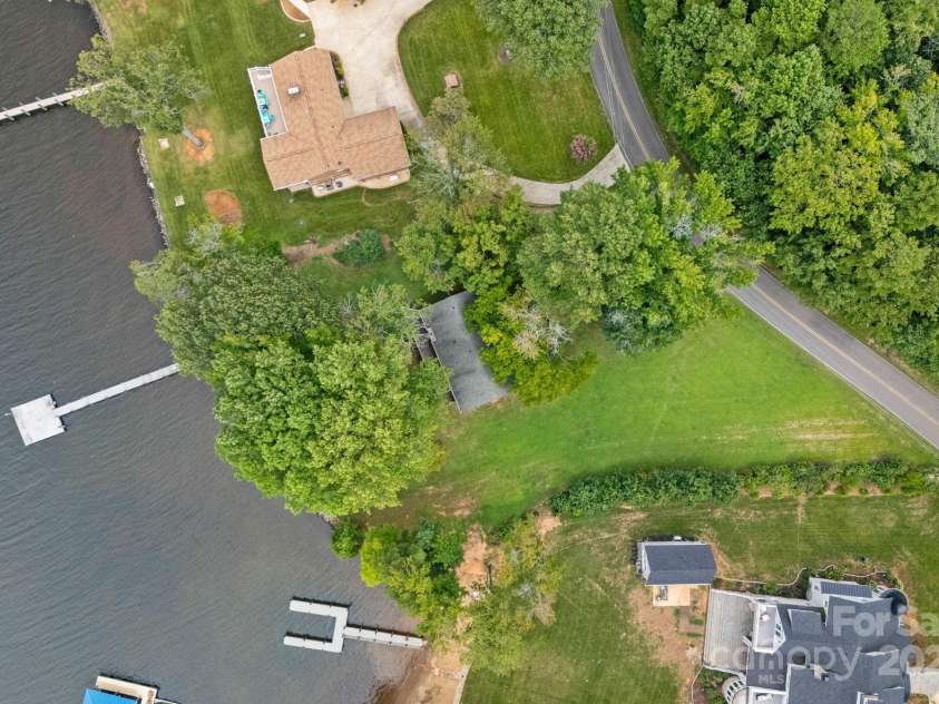 346 Lakeview Shores Loop, Mooresville, NC 28117.  MLS# CAR4293141, YatesRealty ID 33249. 