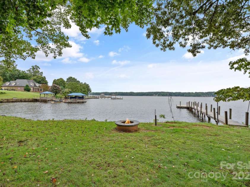 346 Lakeview Shores Loop, Mooresville, NC 28117.  MLS# CAR4293141, YatesRealty ID 33249. 
