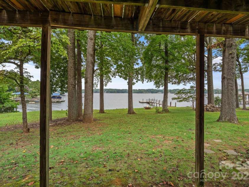 346 Lakeview Shores Loop, Mooresville, NC 28117.  MLS# CAR4293141, YatesRealty ID 33249. 