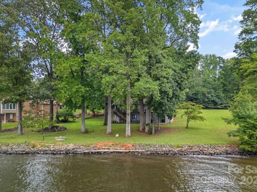 346 Lakeview Shores Loop, Mooresville, NC 28117.  MLS# CAR4293141, YatesRealty ID 33249. 