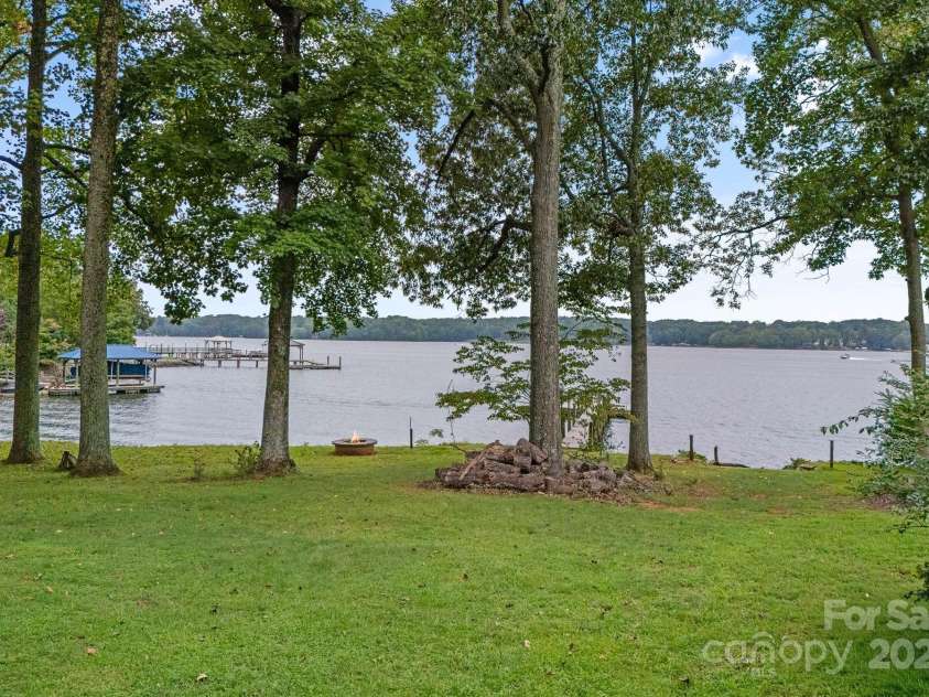 346 Lakeview Shores Loop, Mooresville, NC 28117.  MLS# CAR4293141, YatesRealty ID 33249. 