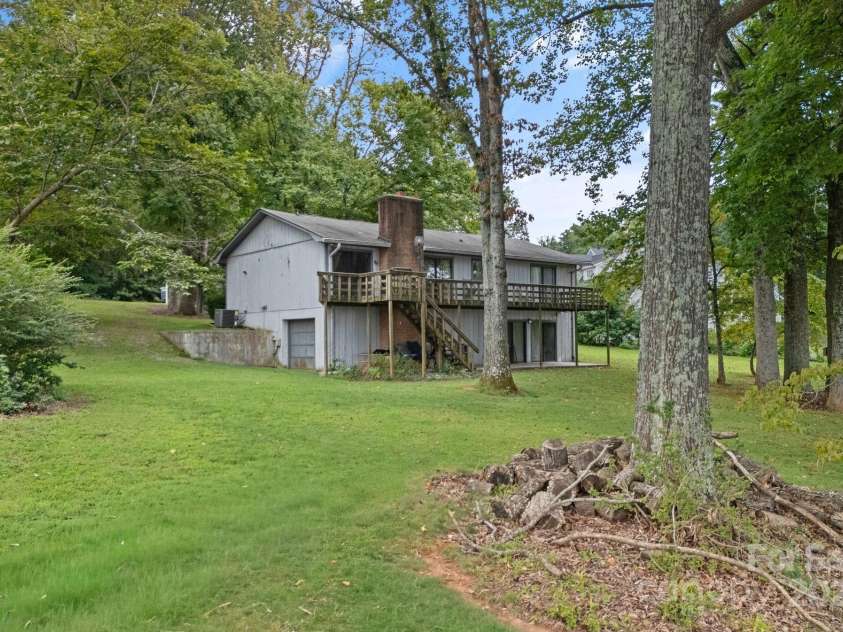 346 Lakeview Shores Loop, Mooresville, NC 28117.  MLS# CAR4293141, YatesRealty ID 33249. 