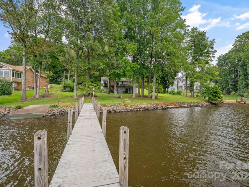 346 Lakeview Shores Loop, Mooresville, NC 28117.  MLS# CAR4293141, YatesRealty ID 33249. 