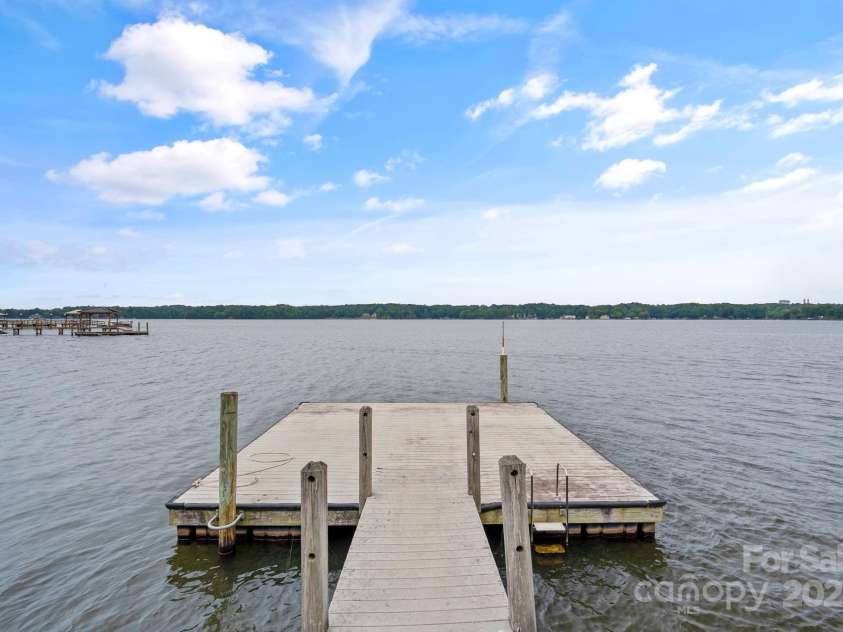 346 Lakeview Shores Loop, Mooresville, NC 28117.  MLS# CAR4293141, YatesRealty ID 33249. 
