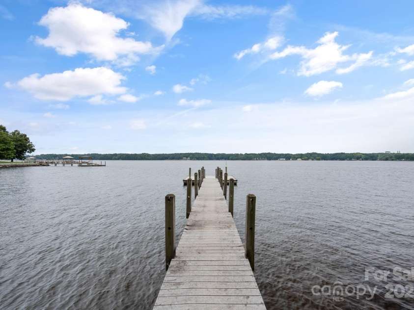 346 Lakeview Shores Loop, Mooresville, NC 28117.  MLS# CAR4293141, YatesRealty ID 33249. 