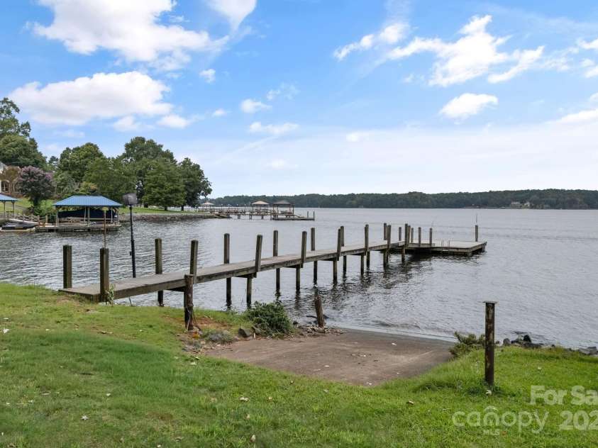346 Lakeview Shores Loop, Mooresville, NC 28117.  MLS# CAR4293141, YatesRealty ID 33249. 