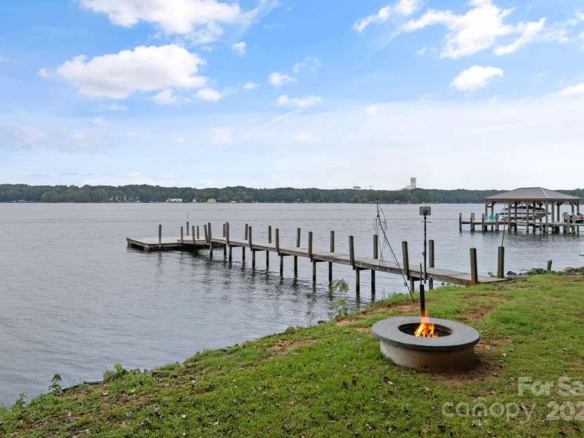346 Lakeview Shores Loop, Mooresville, NC 28117.  MLS# CAR4293141, YatesRealty ID 33249. 