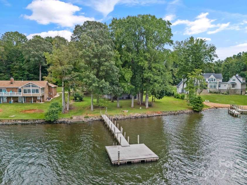 346 Lakeview Shores Loop, Mooresville, NC 28117.  MLS# CAR4293141, YatesRealty ID 33249. 