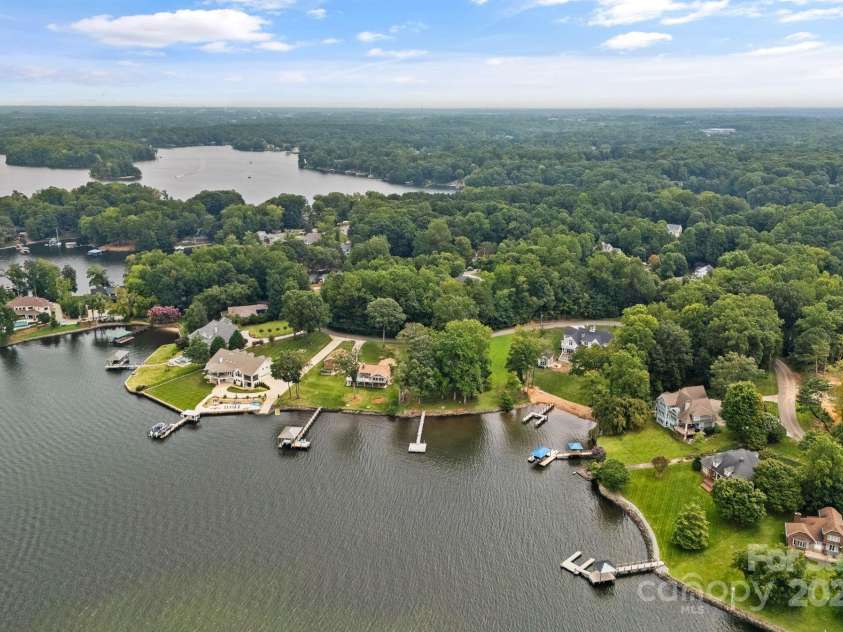 346 Lakeview Shores Loop, Mooresville, NC 28117.  MLS# CAR4293141, YatesRealty ID 33249. 