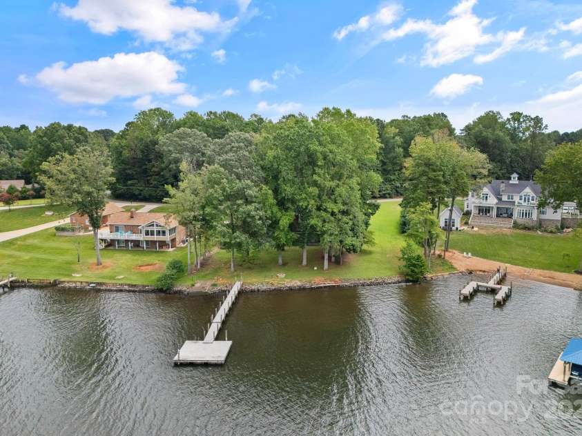 346 Lakeview Shores Loop, Mooresville, NC 28117.  MLS# CAR4293141, YatesRealty ID 33249. 