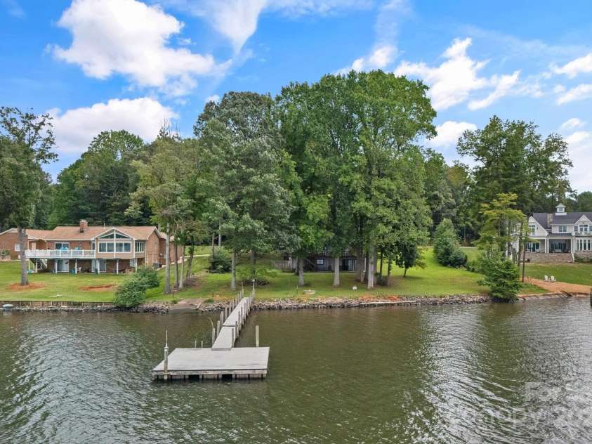 346 Lakeview Shores Loop, Mooresville, NC 28117.  MLS# CAR4293141, YatesRealty ID 33249. 