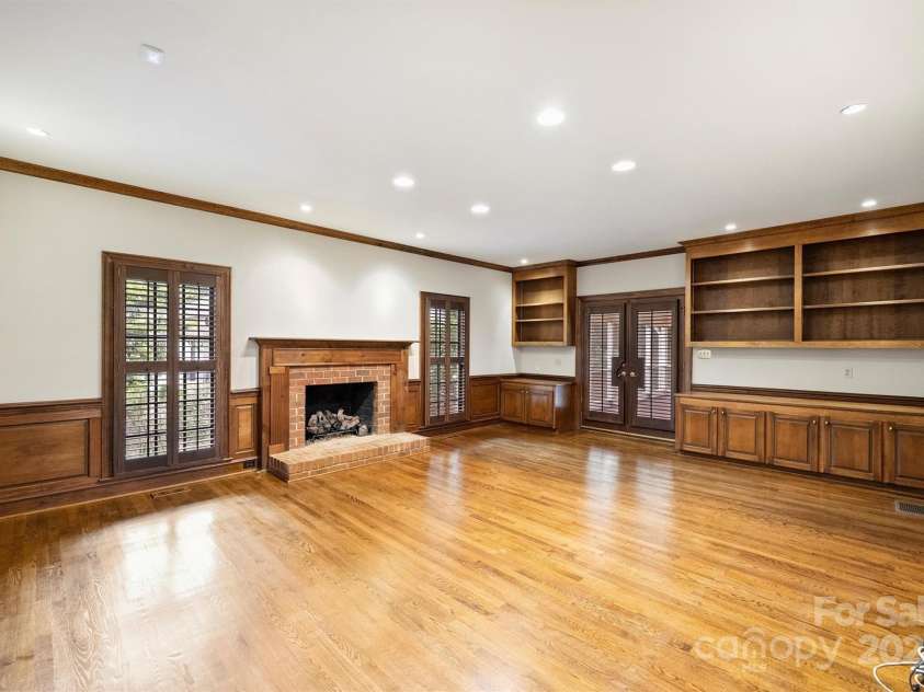 6820 Aronomink Drive, Charlotte, NC 28210.  MLS# CAR4292240, YatesRealty ID 33250. 