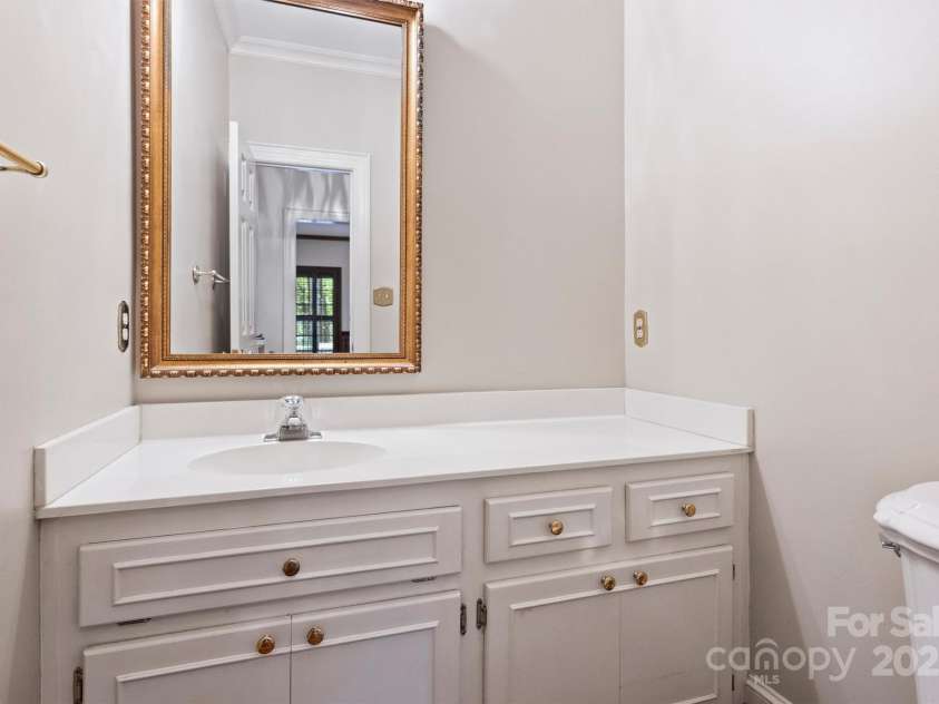 6820 Aronomink Drive, Charlotte, NC 28210.  MLS# CAR4292240, YatesRealty ID 33250. 