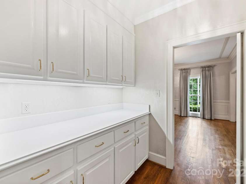 6820 Aronomink Drive, Charlotte, NC 28210.  MLS# CAR4292240, YatesRealty ID 33250. 
