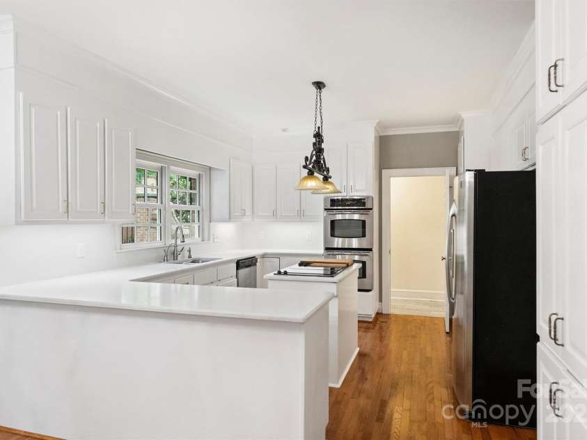 6820 Aronomink Drive, Charlotte, NC 28210.  MLS# CAR4292240, YatesRealty ID 33250. 