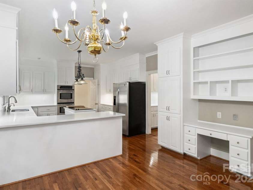 6820 Aronomink Drive, Charlotte, NC 28210.  MLS# CAR4292240, YatesRealty ID 33250. 