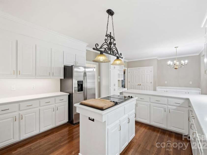 6820 Aronomink Drive, Charlotte, NC 28210.  MLS# CAR4292240, YatesRealty ID 33250. 