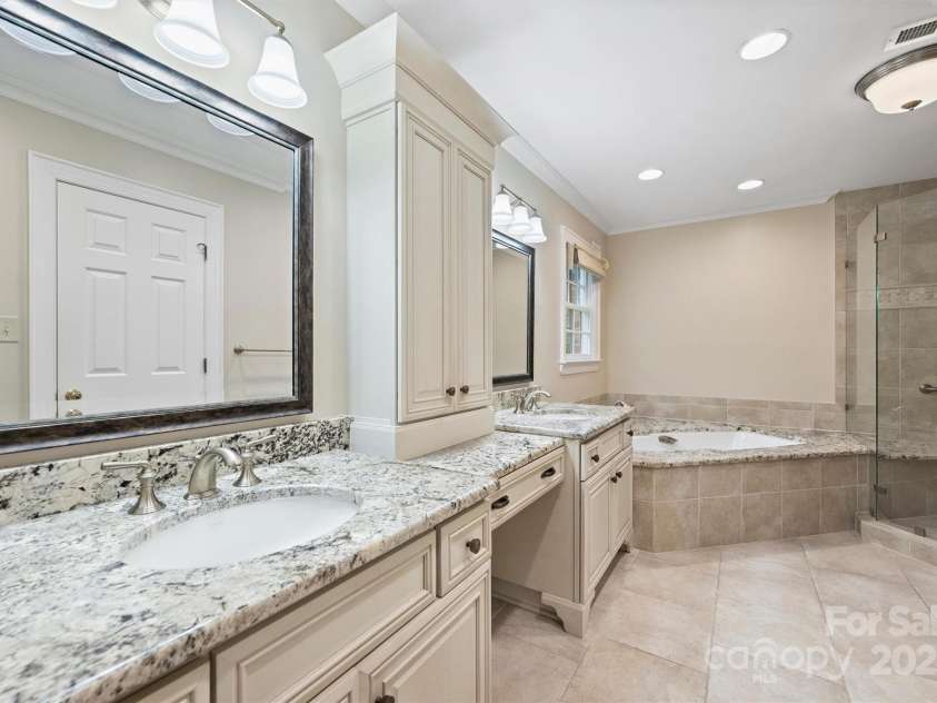6820 Aronomink Drive, Charlotte, NC 28210.  MLS# CAR4292240, YatesRealty ID 33250. 