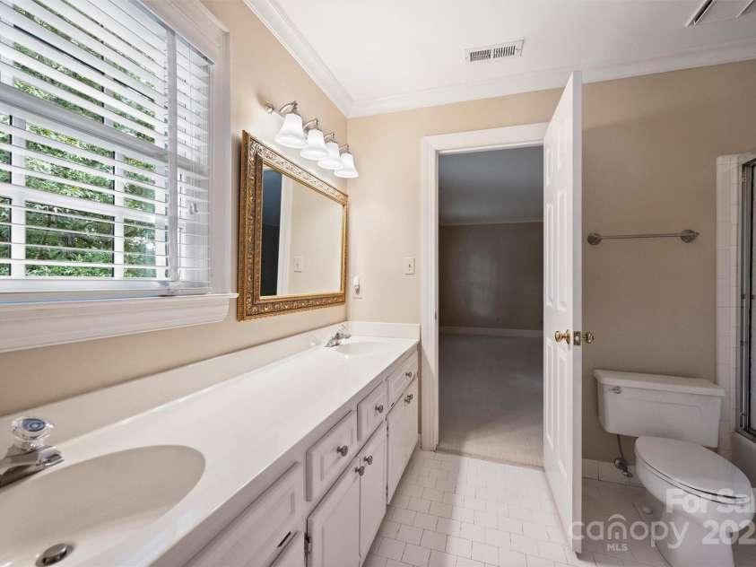 6820 Aronomink Drive, Charlotte, NC 28210.  MLS# CAR4292240, YatesRealty ID 33250. 