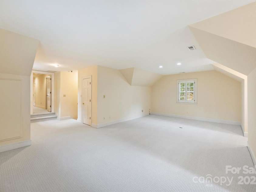 6820 Aronomink Drive, Charlotte, NC 28210.  MLS# CAR4292240, YatesRealty ID 33250. 