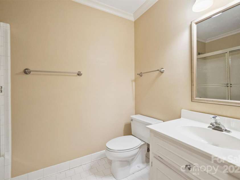 6820 Aronomink Drive, Charlotte, NC 28210.  MLS# CAR4292240, YatesRealty ID 33250. 