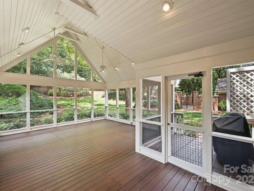 6820 Aronomink Drive, Charlotte, NC 28210.  MLS# CAR4292240, YatesRealty ID 33250. 