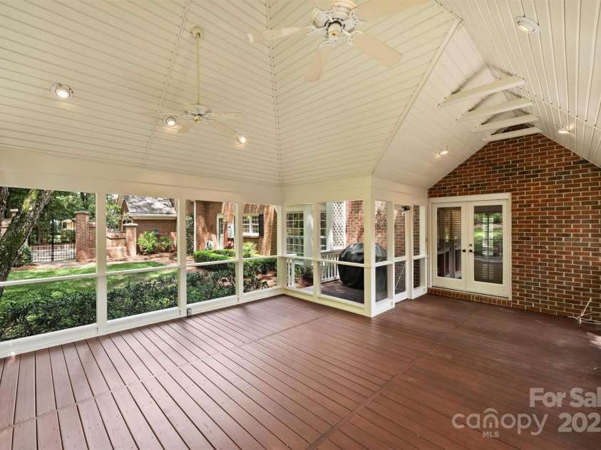 6820 Aronomink Drive, Charlotte, NC 28210.  MLS# CAR4292240, YatesRealty ID 33250. 