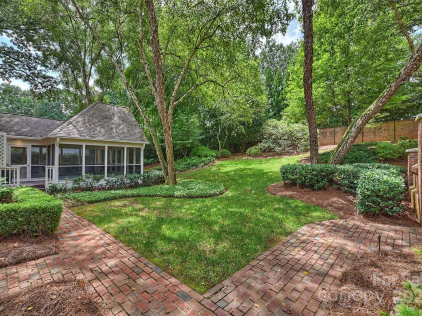 6820 Aronomink Drive, Charlotte, NC 28210.  MLS# CAR4292240, YatesRealty ID 33250. 
