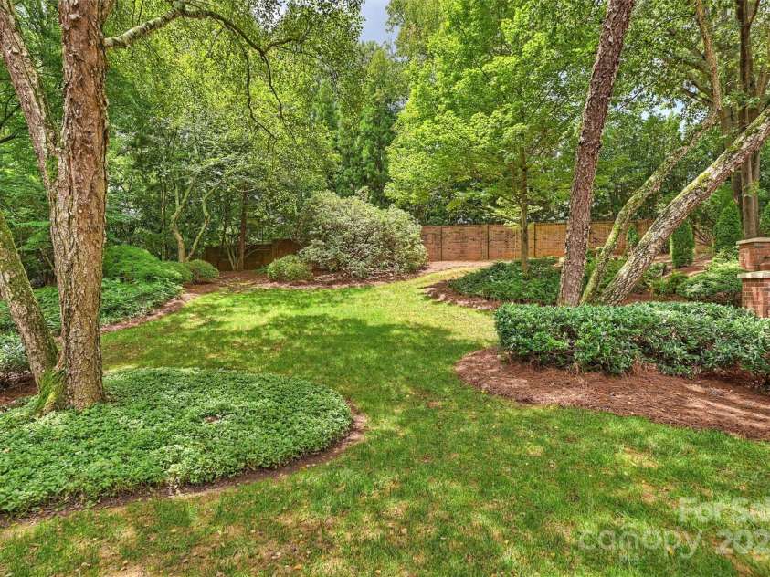 6820 Aronomink Drive, Charlotte, NC 28210.  MLS# CAR4292240, YatesRealty ID 33250. 