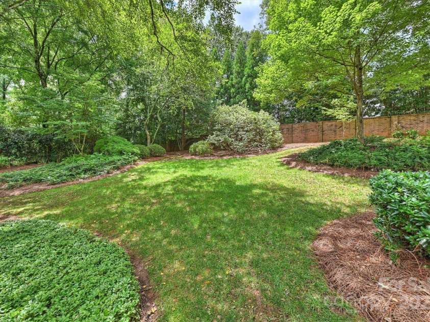 6820 Aronomink Drive, Charlotte, NC 28210.  MLS# CAR4292240, YatesRealty ID 33250. 