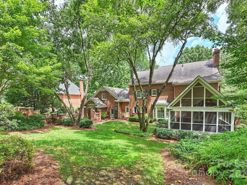 6820 Aronomink Drive, Charlotte, NC 28210.  MLS# CAR4292240, YatesRealty ID 33250. 