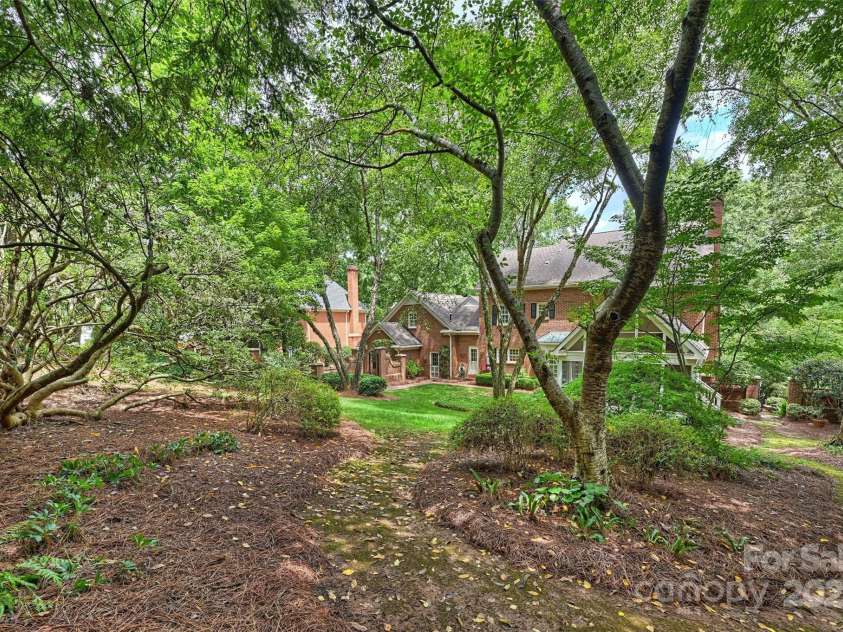 6820 Aronomink Drive, Charlotte, NC 28210.  MLS# CAR4292240, YatesRealty ID 33250. 