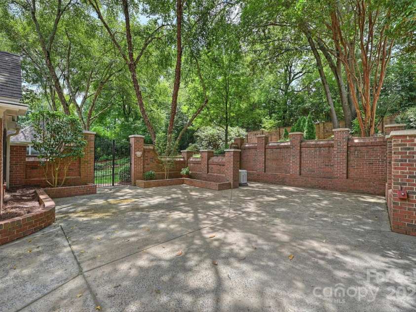 6820 Aronomink Drive, Charlotte, NC 28210.  MLS# CAR4292240, YatesRealty ID 33250. 