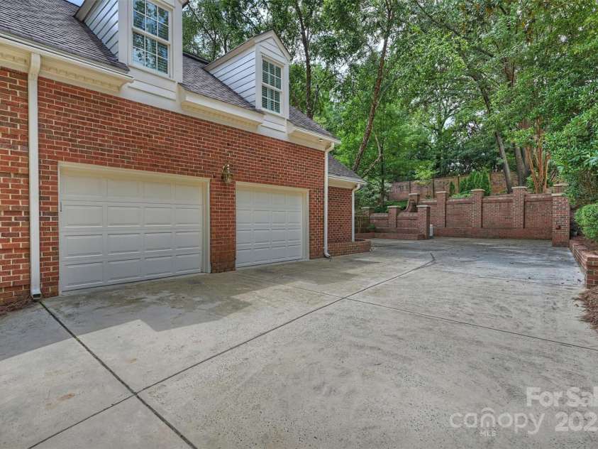 6820 Aronomink Drive, Charlotte, NC 28210.  MLS# CAR4292240, YatesRealty ID 33250. 