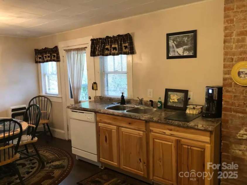35 B Street, Bryson City, NC 28713.  MLS# CAR4290342, YatesRealty ID 33253. 
