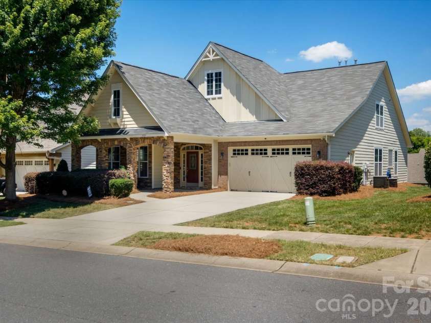 8929 Carneros Creek Road, Charlotte, NC 28214.  MLS# CAR4393961, YatesRealty ID 33253. 