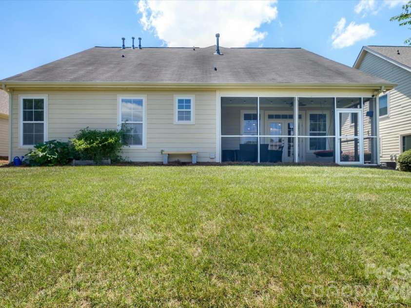 8929 Carneros Creek Road, Charlotte, NC 28214.  MLS# CAR4393961, YatesRealty ID 33253. 