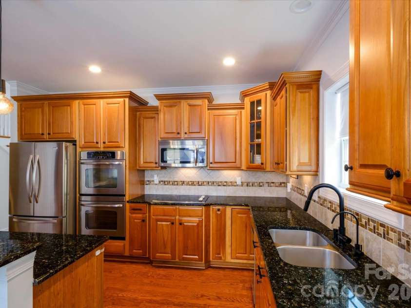 8929 Carneros Creek Road, Charlotte, NC 28214.  MLS# CAR4393961, YatesRealty ID 33253. Kitchen