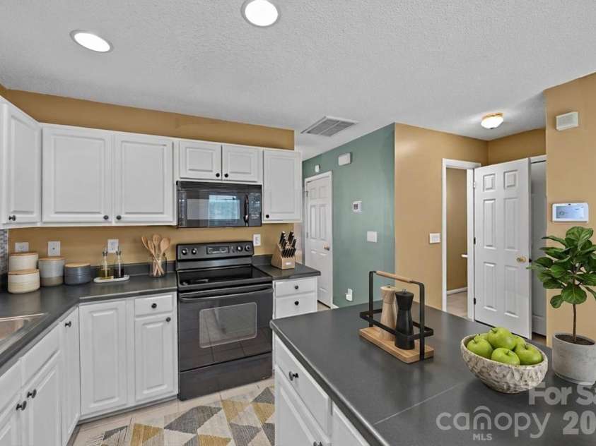 15066 Deshler Court, Charlotte, NC 28273.  MLS# CAR4393832, YatesRealty ID 33254. 