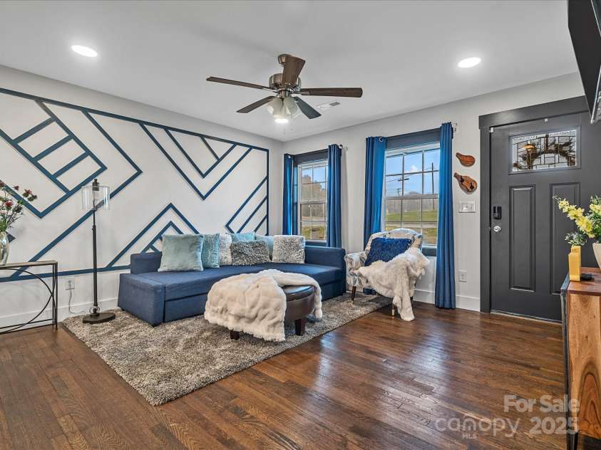 2627 Old North Sharon amity Road, Charlotte, NC 28205.  MLS# CAR4276372, YatesRealty ID 33255. 