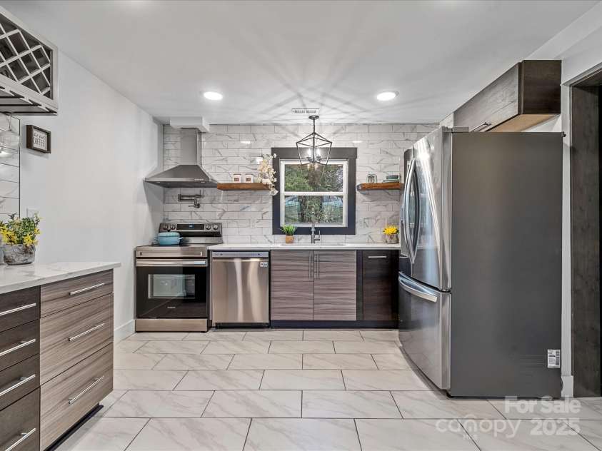 2627 Old North Sharon amity Road, Charlotte, NC 28205.  MLS# CAR4276372, YatesRealty ID 33255. 