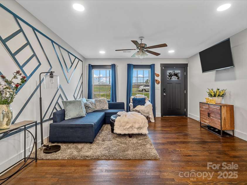 2627 Old North Sharon amity Road, Charlotte, NC 28205.  MLS# CAR4276372, YatesRealty ID 33255. 