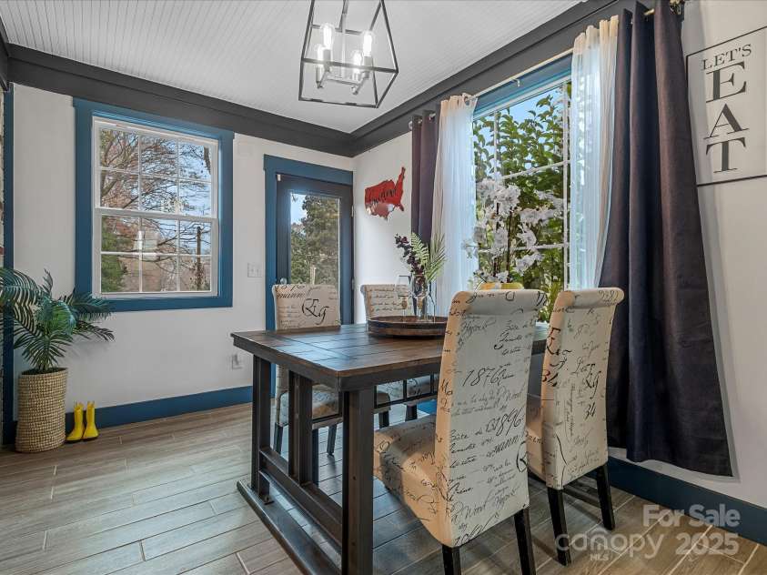 2627 Old North Sharon amity Road, Charlotte, NC 28205.  MLS# CAR4276372, YatesRealty ID 33255. 