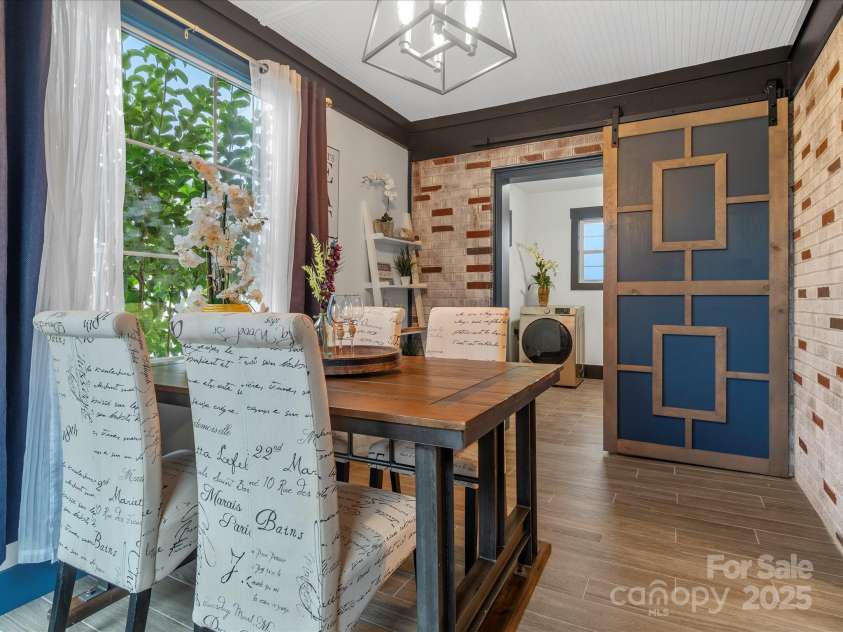 2627 Old North Sharon amity Road, Charlotte, NC 28205.  MLS# CAR4276372, YatesRealty ID 33255. 