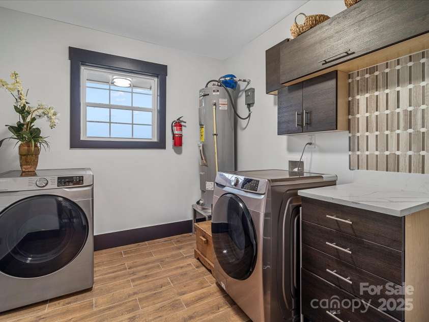 2627 Old North Sharon amity Road, Charlotte, NC 28205.  MLS# CAR4276372, YatesRealty ID 33255. 